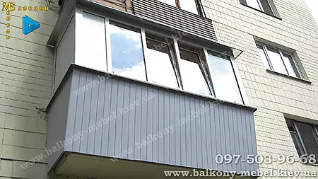 Балкон под ключ - остекление и обшивка