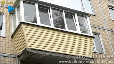 Обшивка П-образного балкона вагонкой из дерева размером 3200 x 800